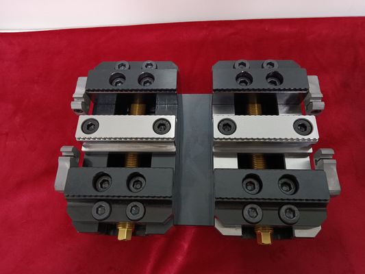 CNC Horizontal Mill Machine Vise 0.02mm 4 Axis Manual Exchange