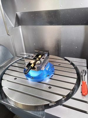 96 सीरीज द्वारा 5-एक्सिस सीएनसी वर्किंग के लिए हाई प्रिसिजन सेल्फ-सेंटरिंग वाइस और 4-होल मैनुअल फिक्स्चर